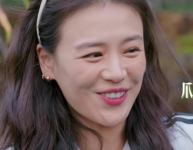 ”的李沁惊艳整个人面相变了惊鸿一瞥PG麻将胡了一档综艺被“一脸斑点(图8)