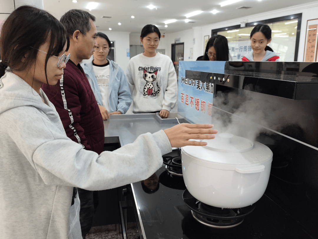 0周年暨《大众电影》创刊75周年系列阅读推广活动在市图书馆隆重举办麻将胡了试玩活动回顾丨书中光影・纸间岁月——庆祝中国电影诞生12(图2)